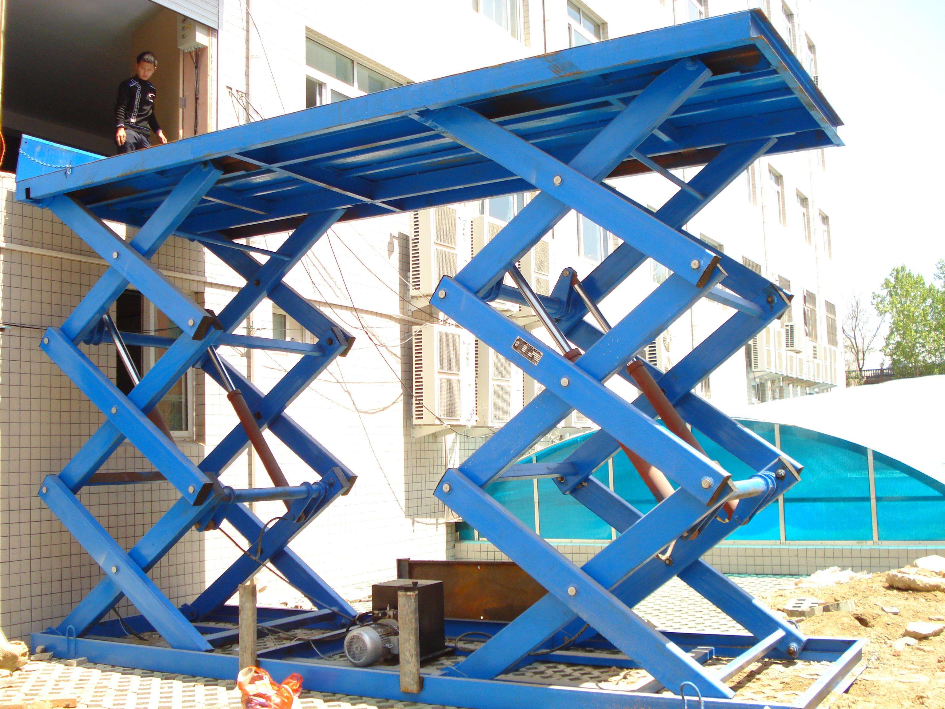 Cargo double scissor lift