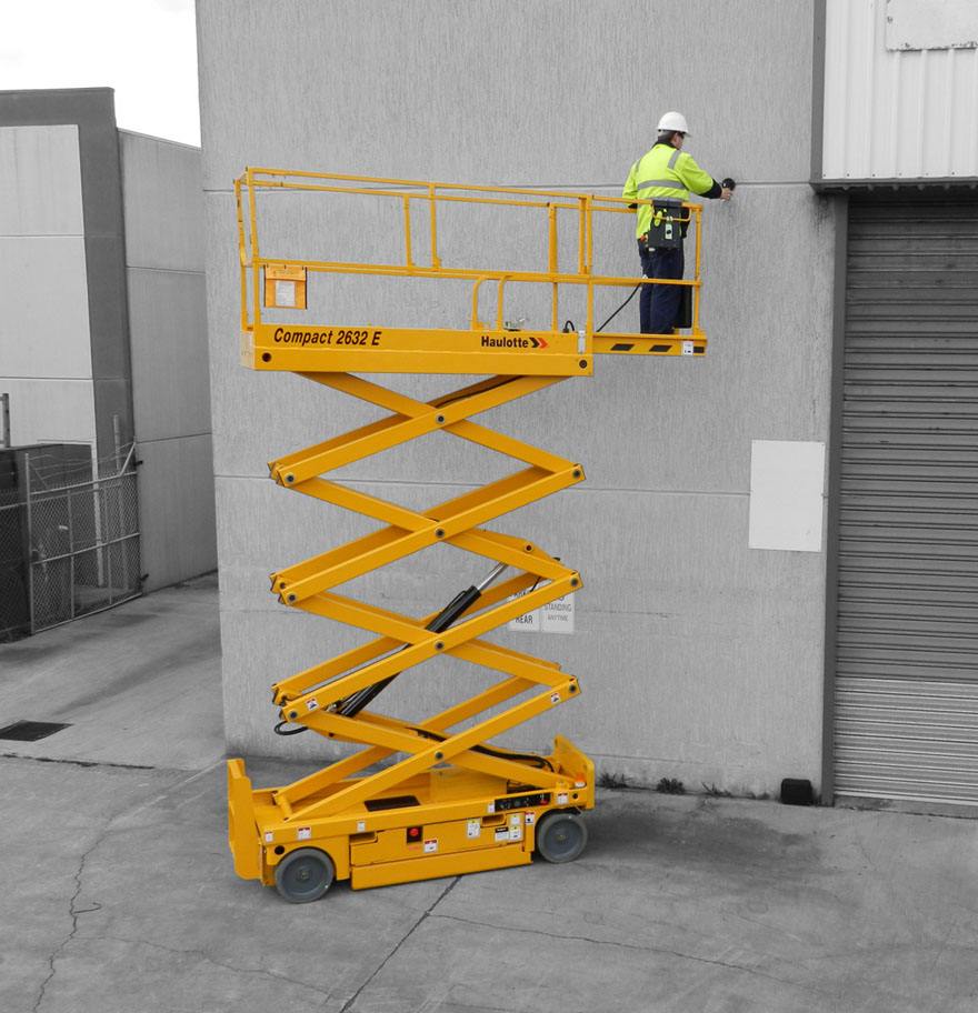 Indoor mobile scissor lift