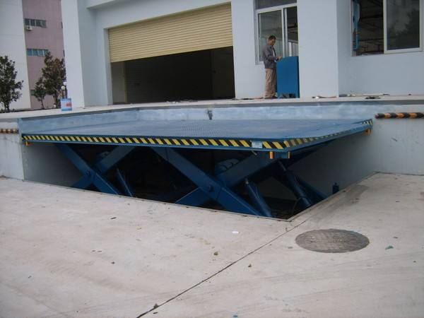 Stationary scissor lift 1
