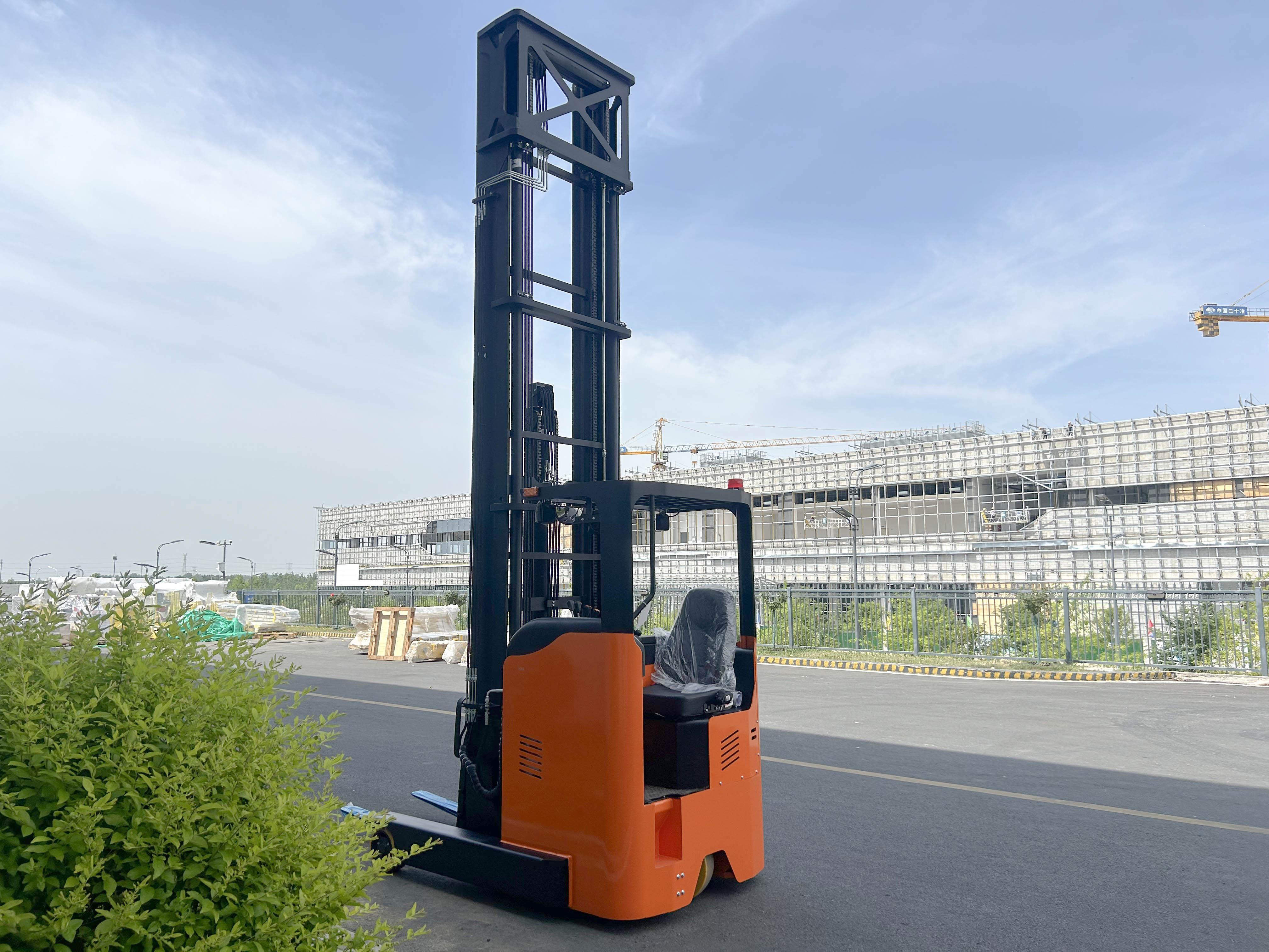 Reach truck 1